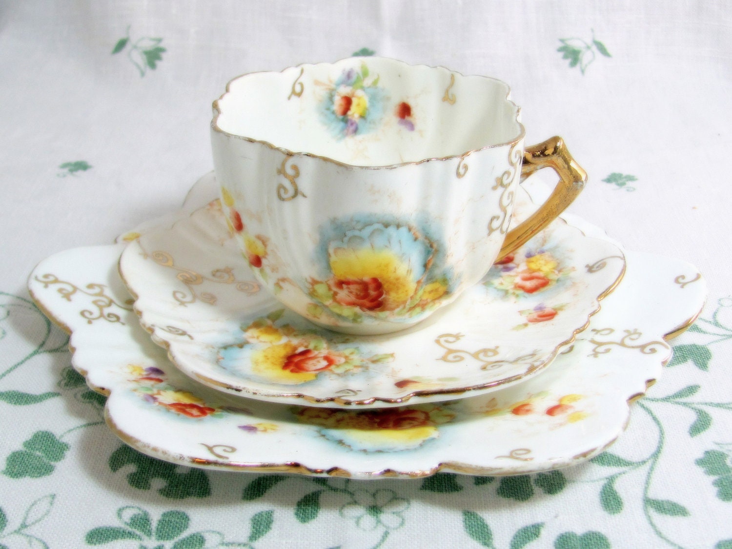REDUCED Art Deco Shell Trio, Pretty Victorian-Style Shell or Flower-Shaped Dainty Floral Gilded Cup Saucer Teaplate 1920s