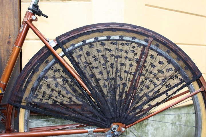 Bicycle skirt guard. The Posey.