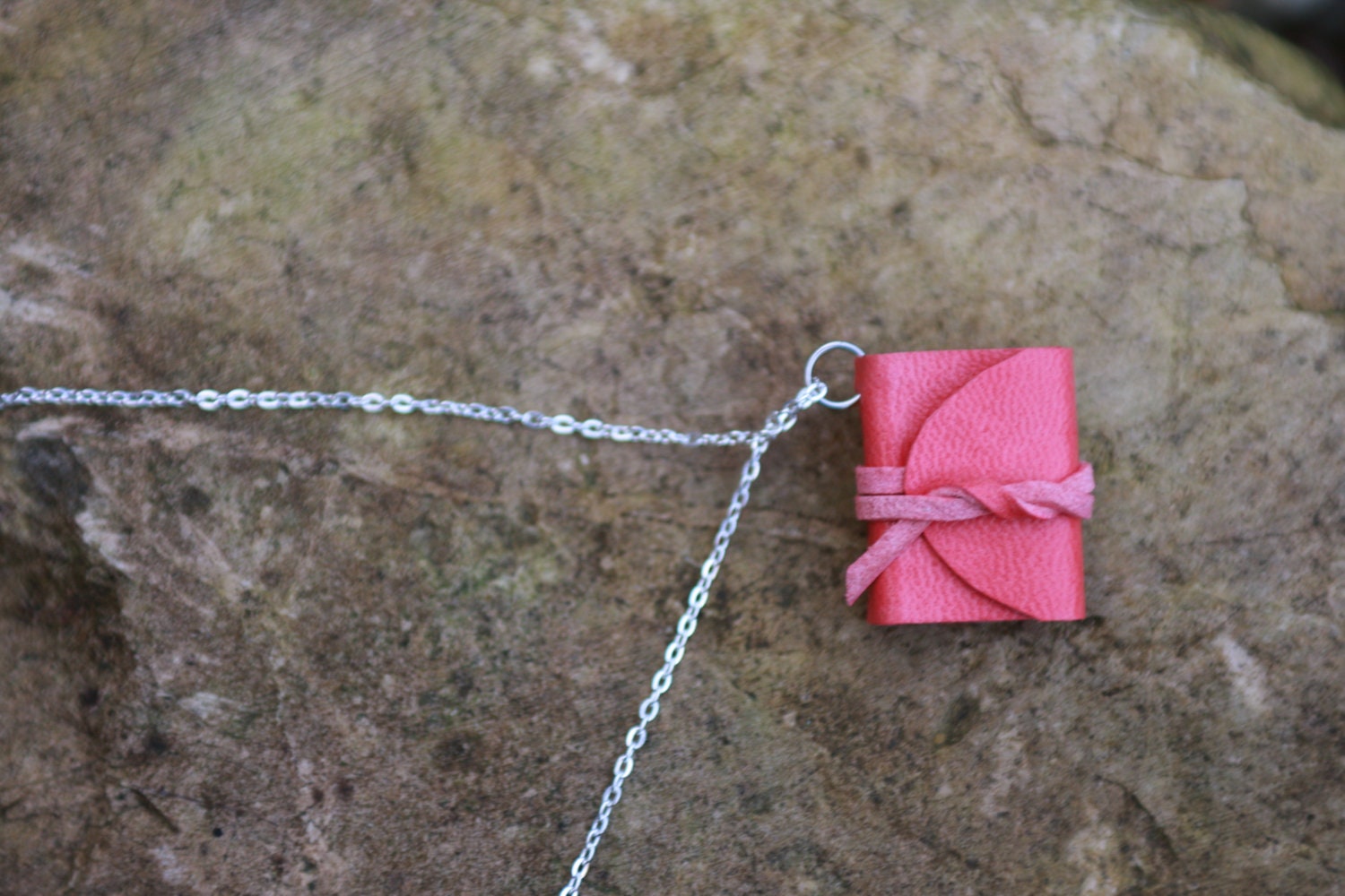 Annabel Lee by Edgar Allan Poe - Unique Mini book necklace with poem