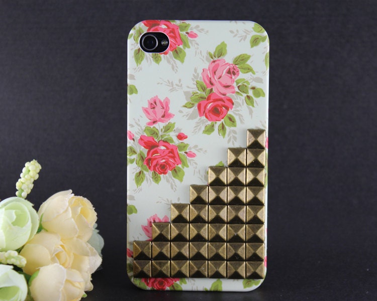 Antique Brass Studs ,Flower Rose Studded Iphone 4 Case, Iphone 4 Case, Iphone 4S case, iphone 5 case,iphone 5 cover