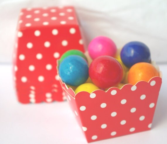 10Red And WHiTe PoLKa Dot Square--Nut/Candy/Baking Cups--10ct--Parties--cupcakes-gumballs-snacks Il_570xn
