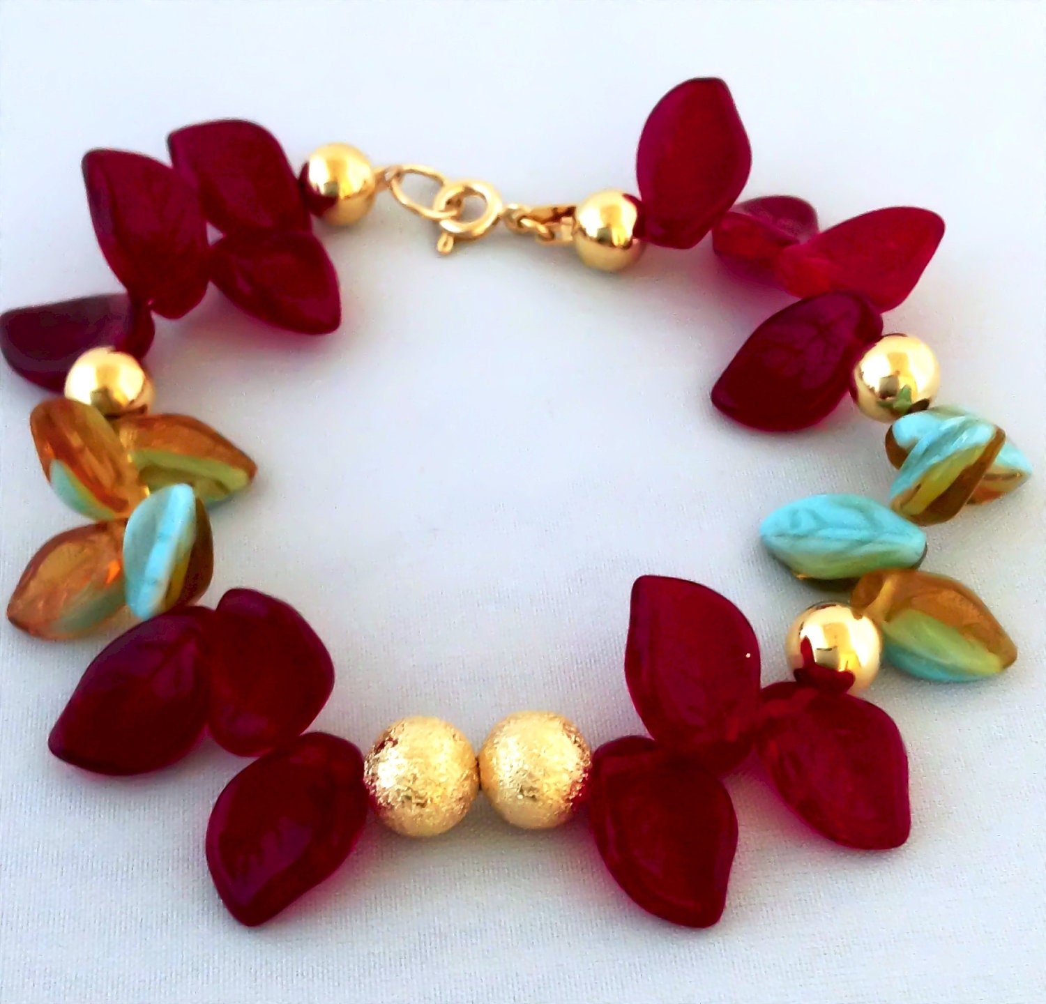 Christmas bracelet. Czech glass bracelet. Vintage beads bracelet. Leaves bracelet. Fall bracelet. Acuarela.