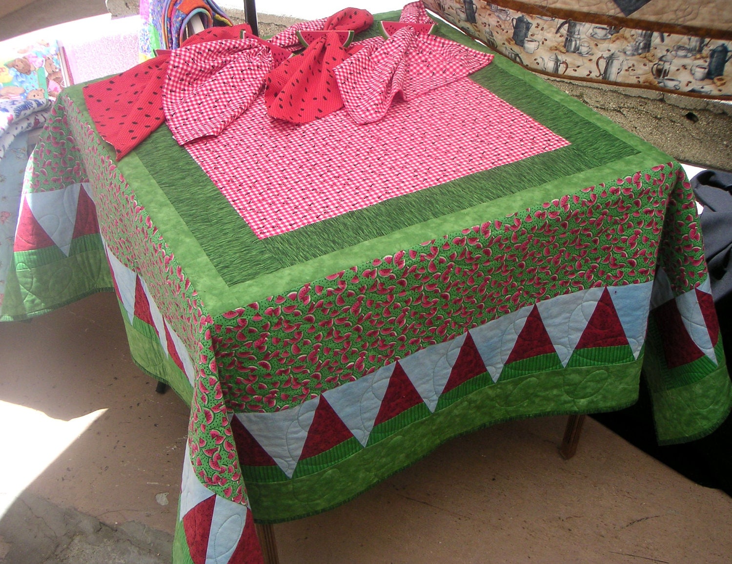 LOOK, IT'S PICNIC Time 8-) Quilted Picnic Table Cover with Napkins 'n Rings - 65in. X65in. square