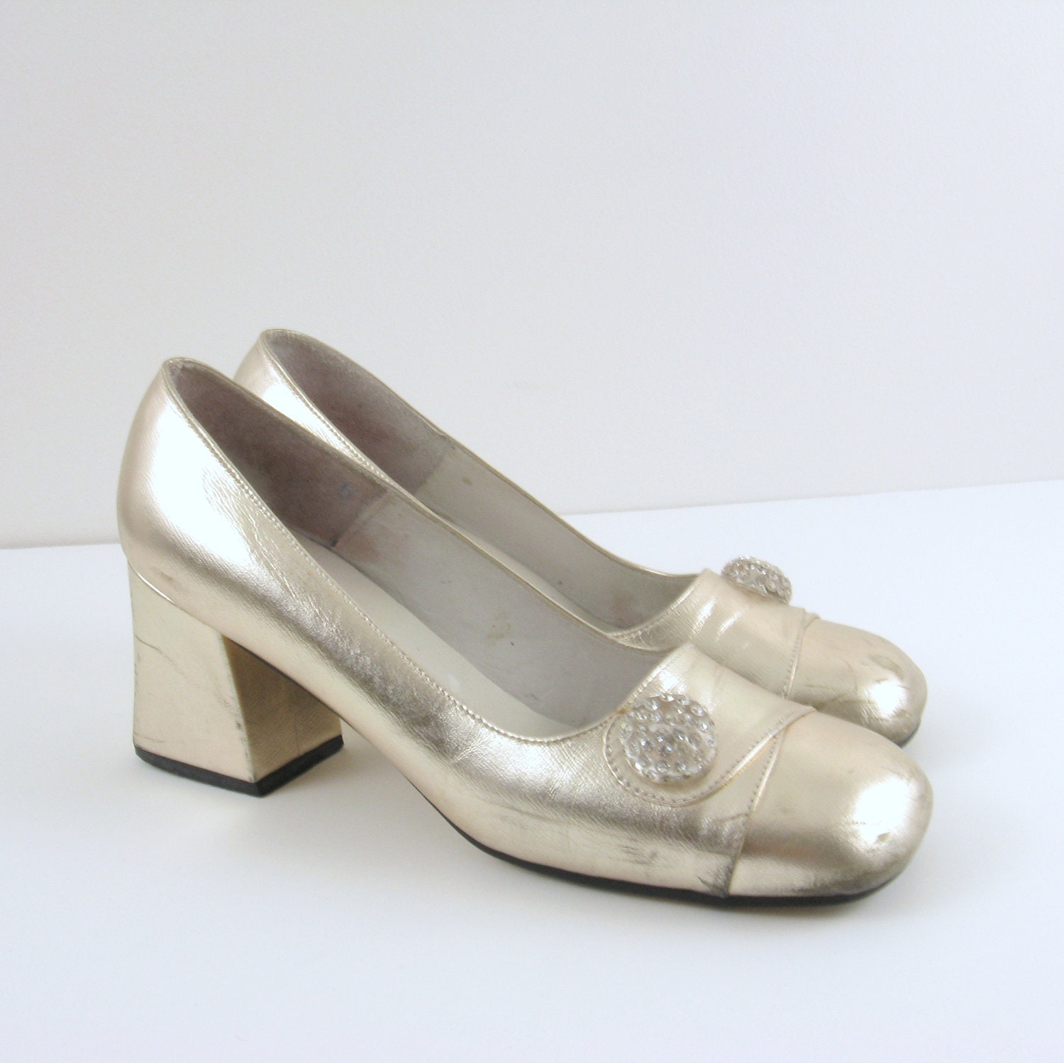 Vintage Gold Pumps - 1960s Metallic Shoes Size 8 by Ko See Shoe Company - TwoMoxie