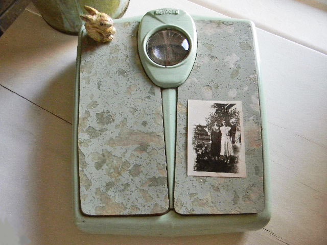 Detecto Bubble Glass Bath Scale Bathroom - Jadite Green Linoleum - Art Deco Cottage Shabby Farmhouse Retro - 1930's - 1940's