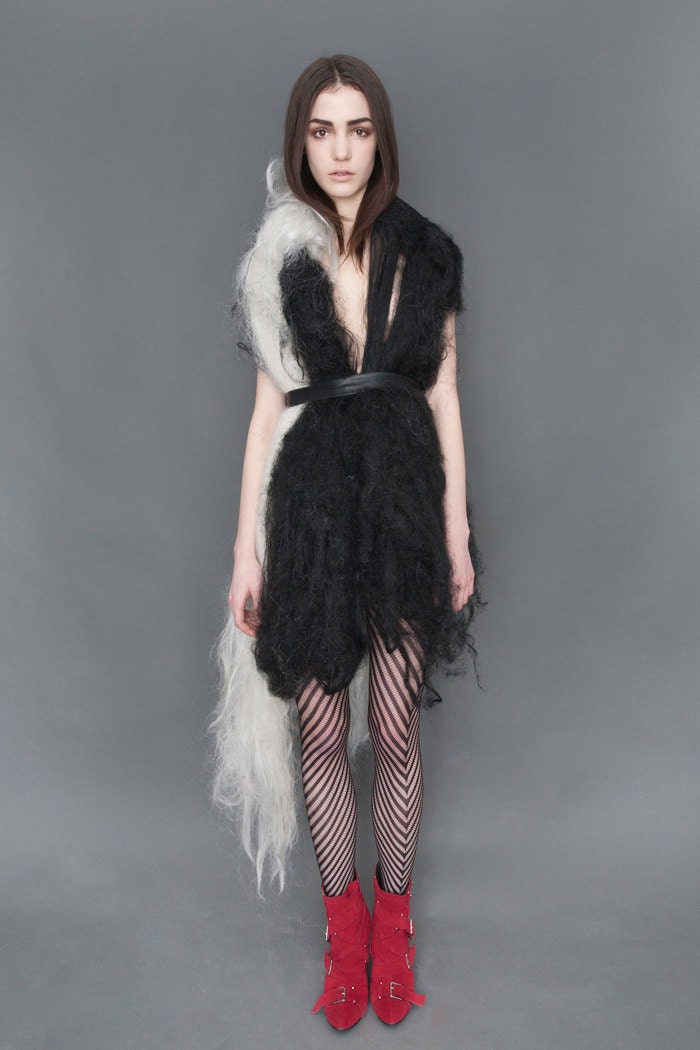 Black and White Belted Hair Dress