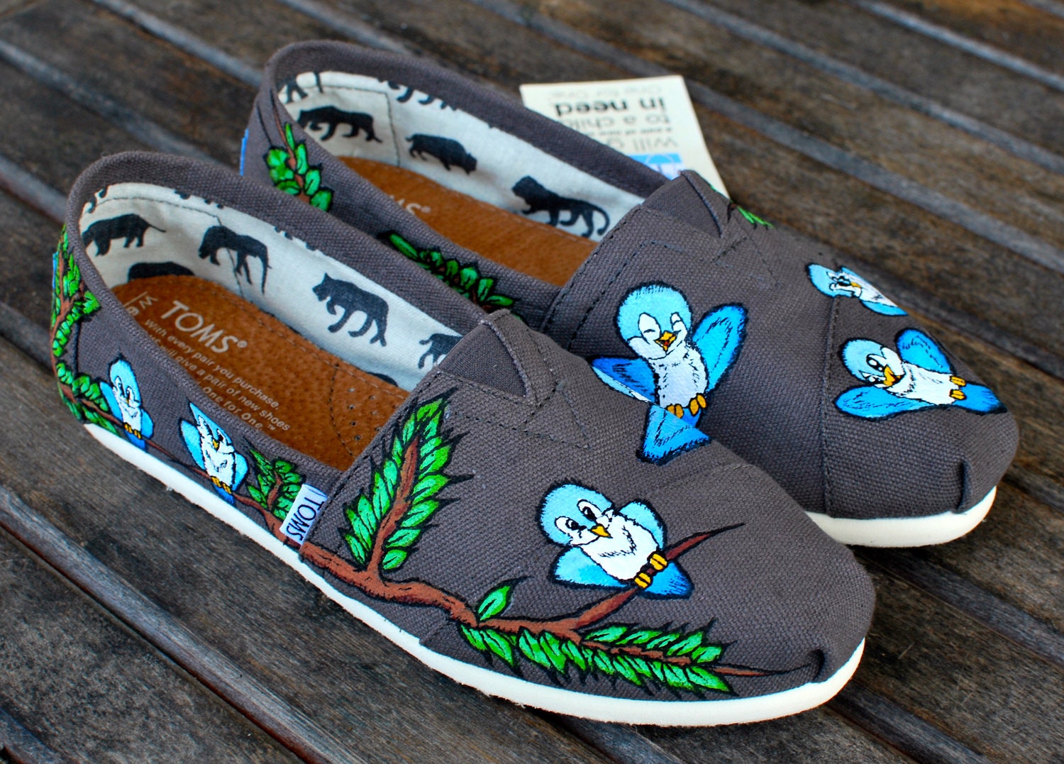 Flying Birds on ash Grey TOMS