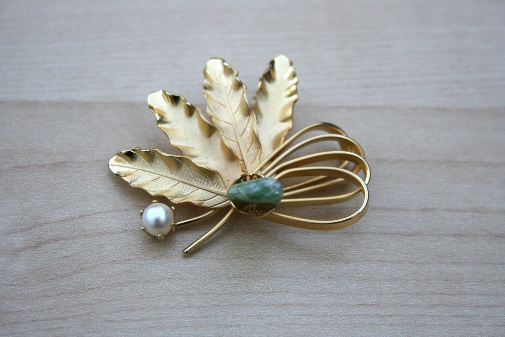 Gone Tone and Green Stone Abstract Pendant - Leaves and Loops - Kerry
