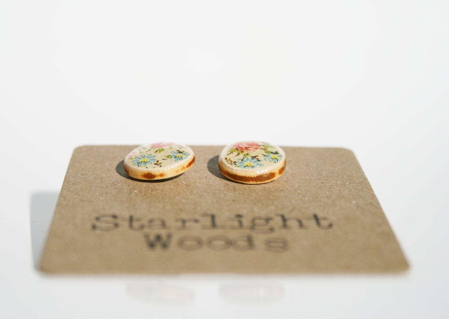 Vintage floral studs earrings cream floral studs summer wood jewelry stud earrings nature inspired jewelry Minimalist jewelry  eco friendly
