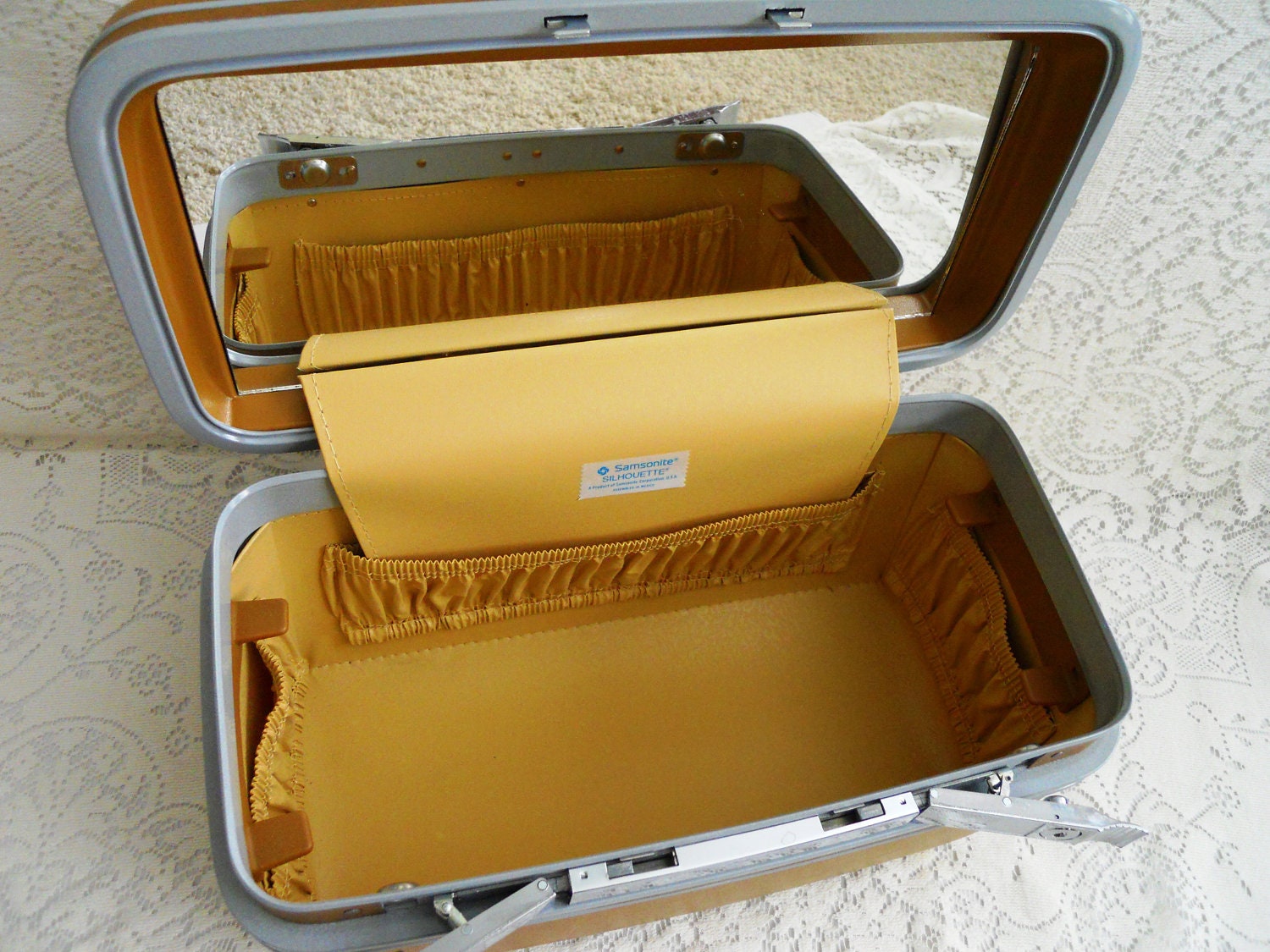 Road Trip Anyone. Samsonite Train Case Carry-on Luggage.