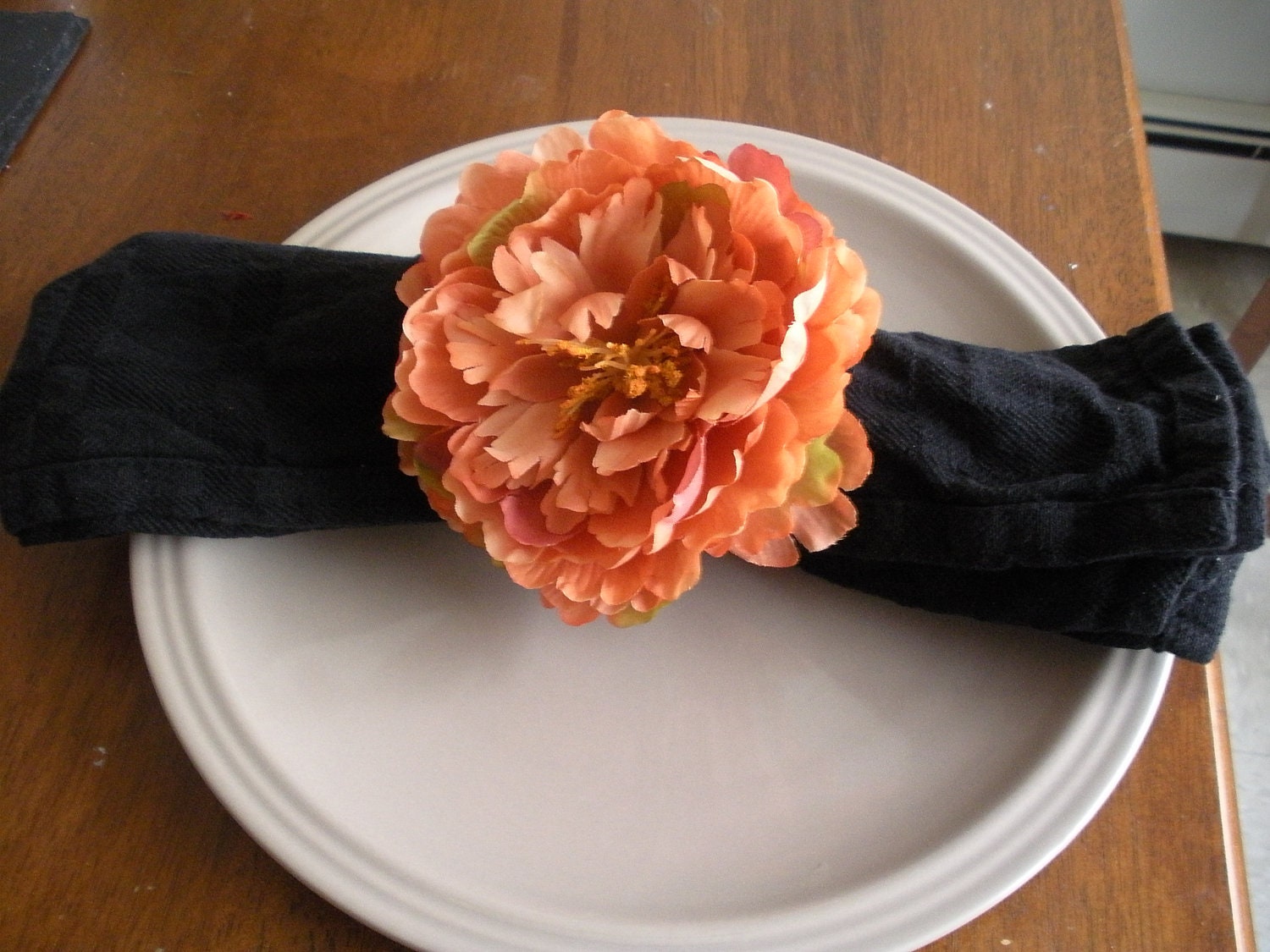 Set of 8 orange flower napkin rings
