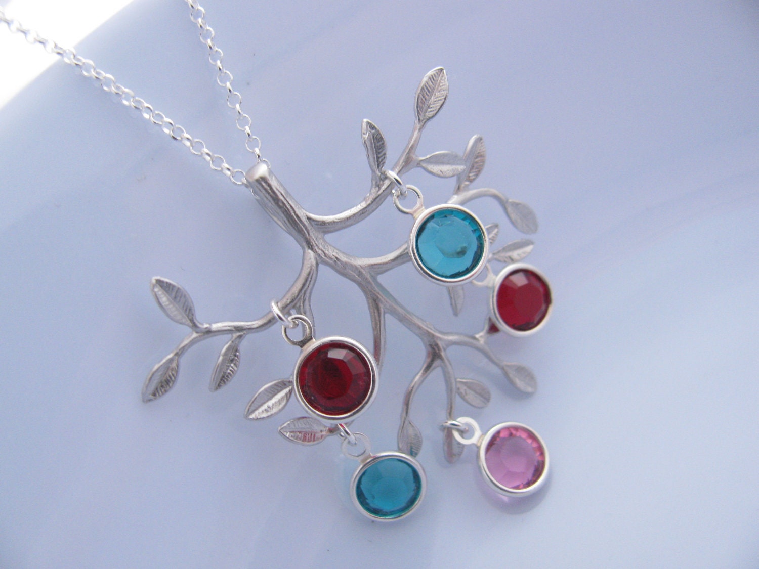 Family Birthstone tree Necklace . Personalized birthstone necklace . Family Jewelry . Family tree Necklace