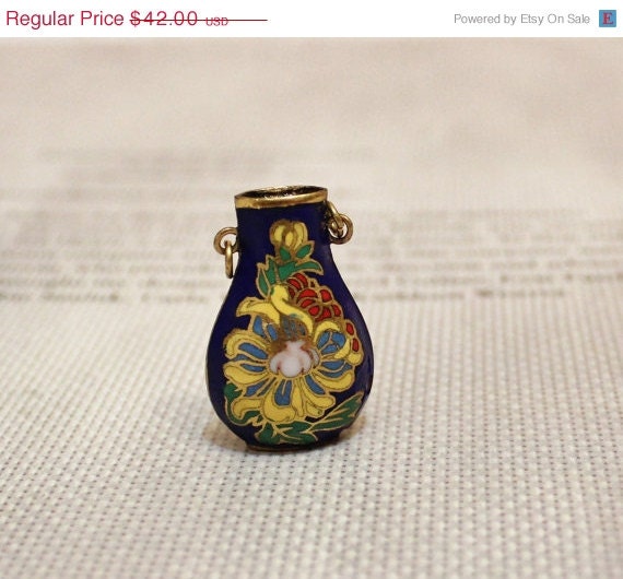 10% OFF Vintage Chinese Cloisonné Enemaled Vase Pendant , Flower Pendant, Blue Enamel Pendant