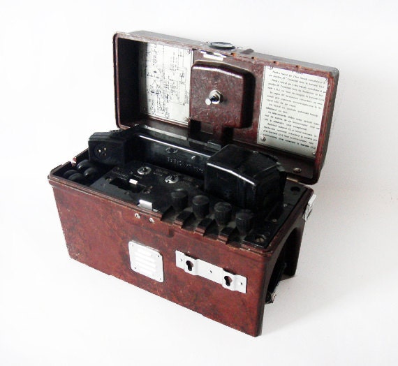 Romanian Army War Telephone - brown case with black plastic receiver - military collectibles