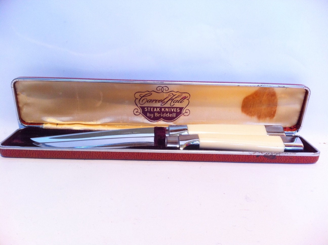 Vintage Carvell Hall steak knives by Briddell.  Set of 2 knives in original case.