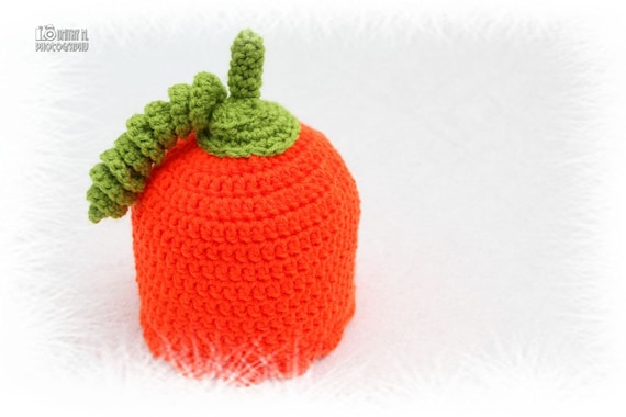 Crochet Baby Pumpkin Hat - 0-3 month size. orange, green