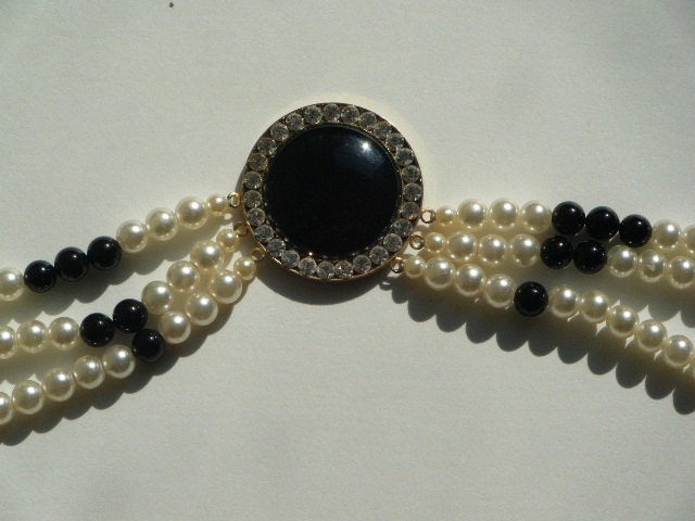 Beautiful 1960's costume ( paste) faux pearl and crystal necklace