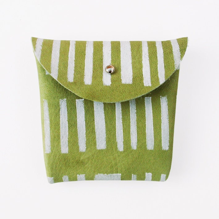 COIN PURSE // sap green leather with small white strokes