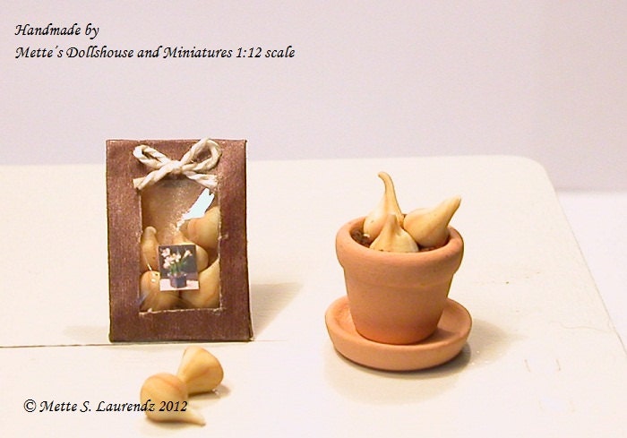 Dollhouse Flower Bulb Bag - 1 pcs. - 1/12 Scale miniature garden item (GF27)