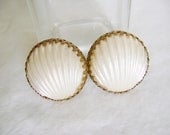 Vintage Brass Seashell Earrings - 1950s Clip On Pearlescent Shell