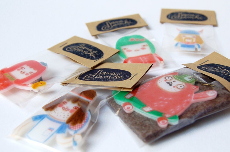 TIFFANY the squirrel - shrink plastic brooch