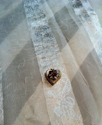 Sweet Vintage Two Tone Red Rose Heart Locket Pendant Estate Jewelry Victorian Retro