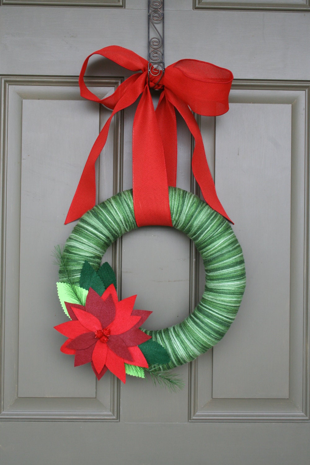 Christmas Yarn Wreath/Felt Poinsettia/Red Ribbon