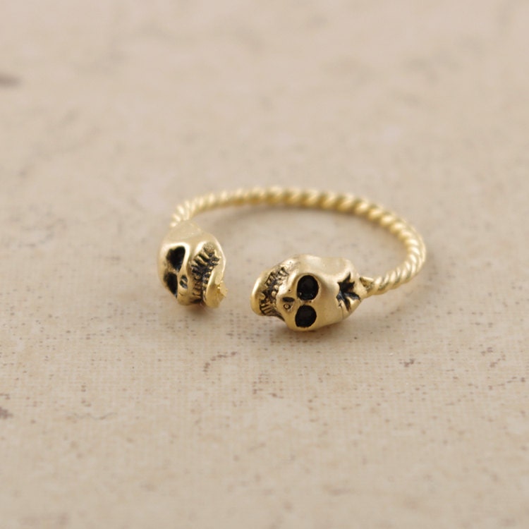 Skulls Ring in Gold