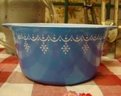 PYREX 473 Covered Casserole Bowl Turquoise