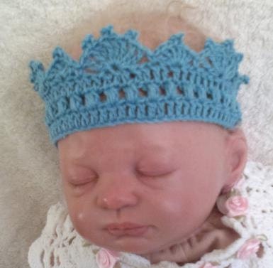NEW Blue crochet CROWN in 100% cotton -Fit Newborn babies & dolls/ Photo prop