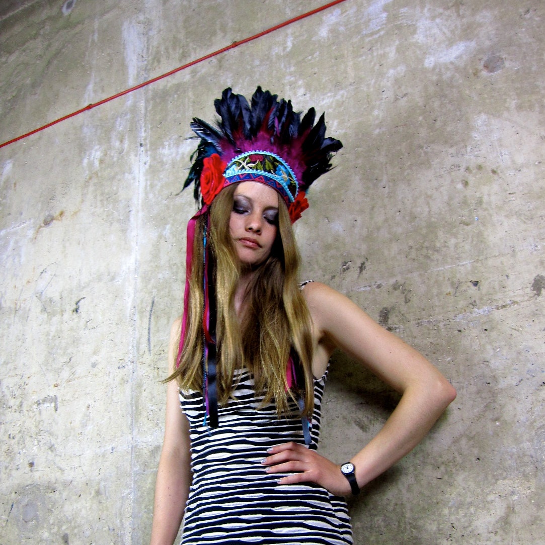 Frida - Vibrant feather headdress