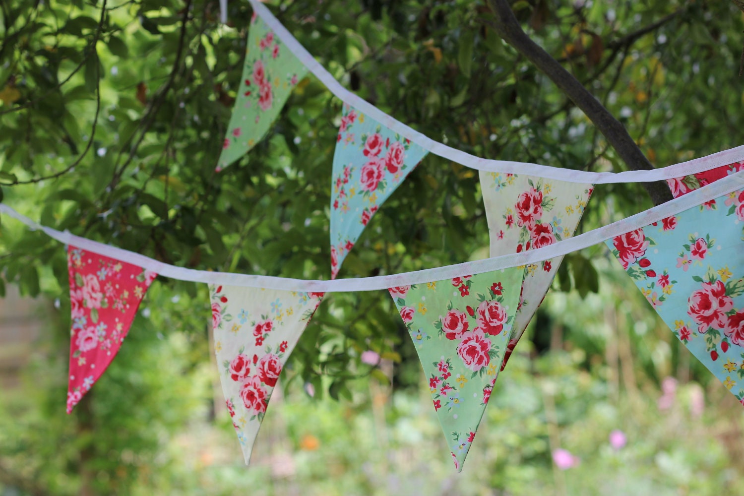 Shabby chic Retro floral bunting 3 metre 10 feet 12 flags - red, blue, cream and green
