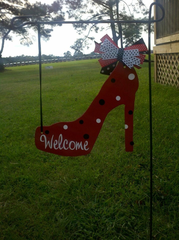 Metal shoe yard sign