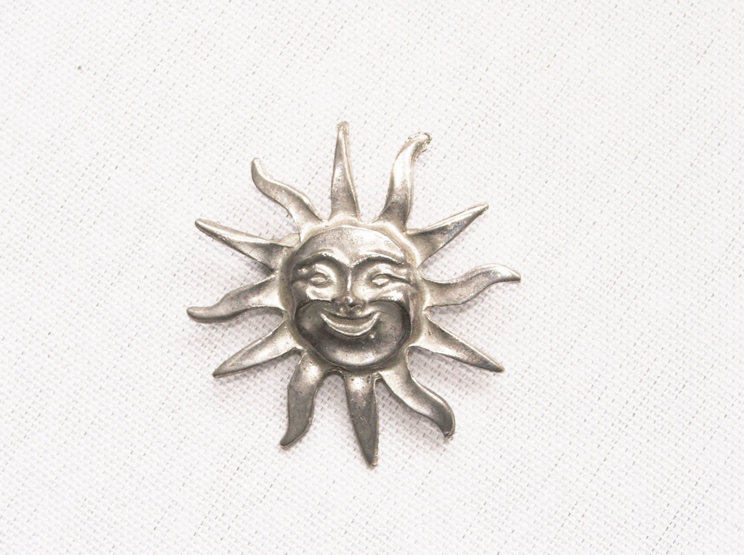 White metal smiley sun brooch. Silver looking.