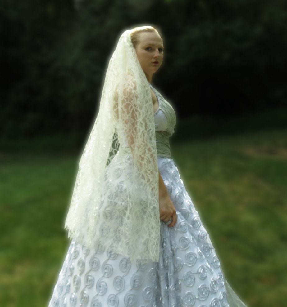 Lace Fingertip Veil, Ivory Wedding Veil, Chantilly Lace