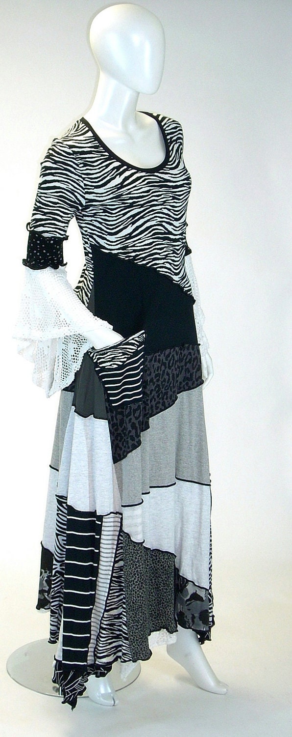 Long Black  and White Zebra Print  Dress, Zigzag Style, Size Medium (8-10-12)