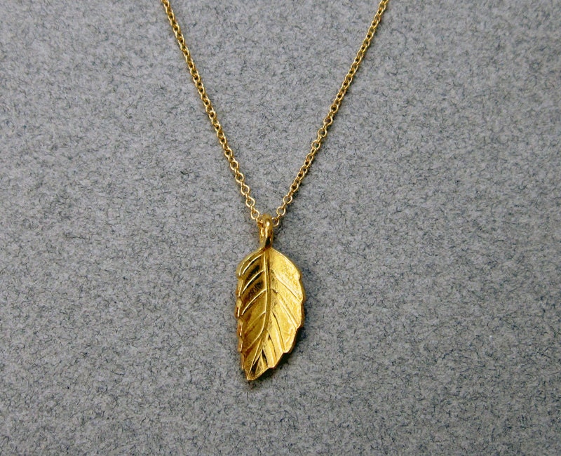 Gold Leaf Necklace / Small Delicate Necklace / 14k Gold Filled Chain / Simple Gold Necklace / Everyday Necklace Gold