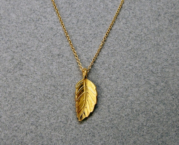 Gold Leaf Necklace / Small Delicate Necklace / 14k Gold Filled Chain / Simple Gold Necklace / Everyday Necklace Gold