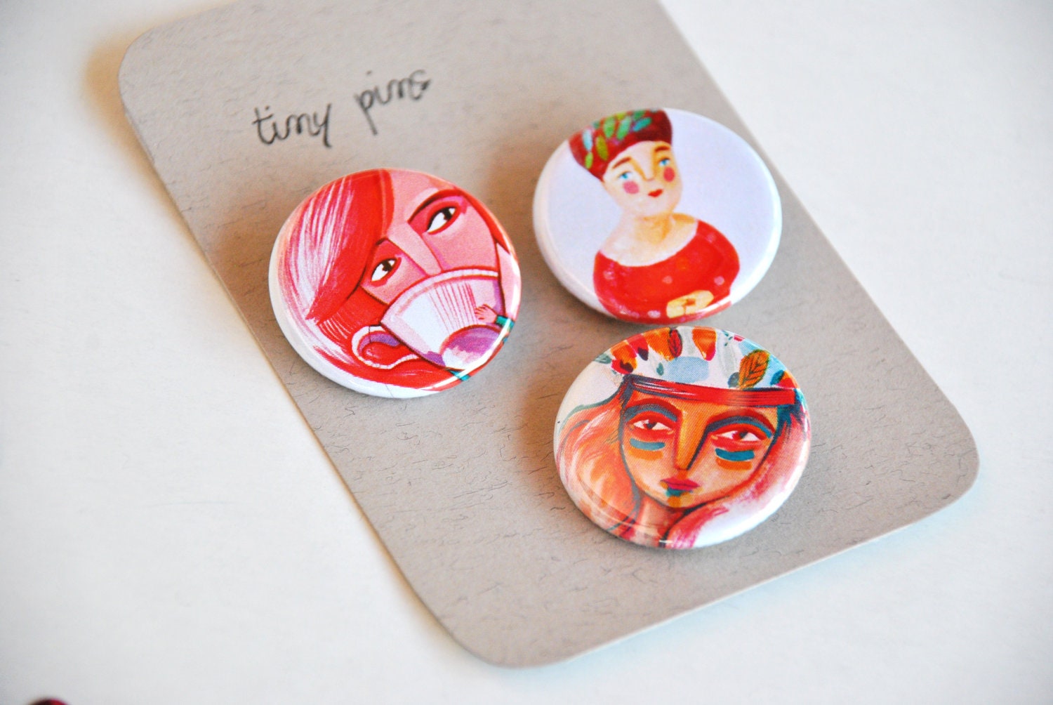 Set Women pins illustrated button brooches