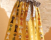Modern Vintage Half Apron - Tammis Keefe Contented Cats Linen Fabric - Hostess, Ladies or Teens Gifts - Cooking, Baking and Entertaining