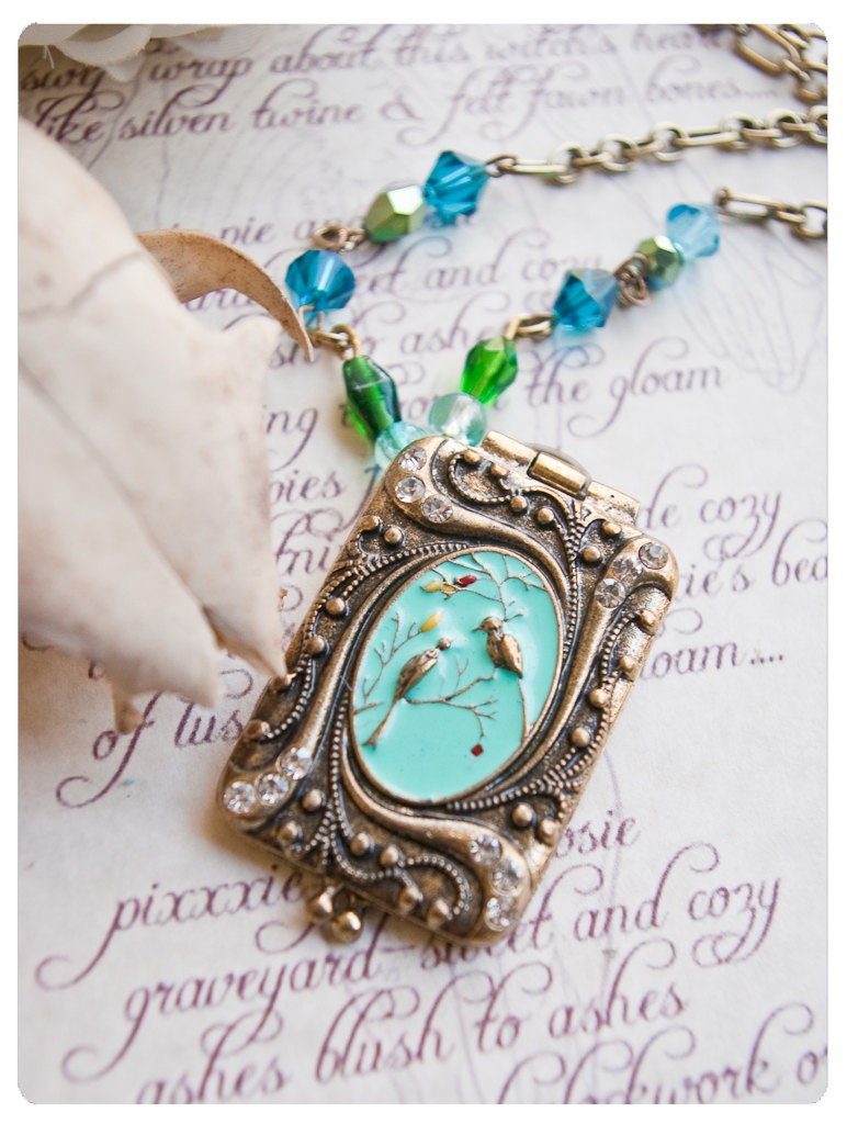 vincaria arguta - ornate victorian treasure necklace - strangely romantic beaded chain necklace featuring fabulous ornate bird themed locke