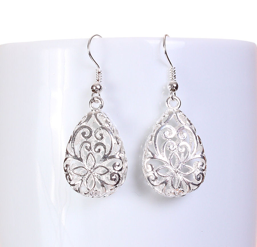 Silver tone hollow tear drop teardrop filigree dangle earrings (590) - Flat rate shipping
