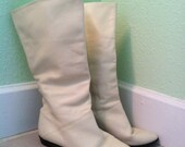 Adorable 80s-Era White Leather Boots - Brand: "Choice" - Women's Size 9
