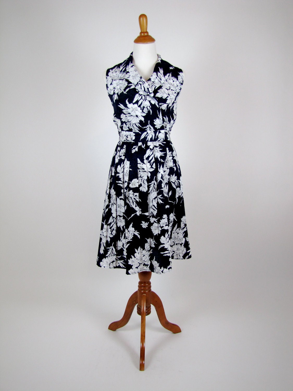 Vintage 1980's Maggy Boutique Dress - Navy w/ White Floral Print Shirt Dress - Small