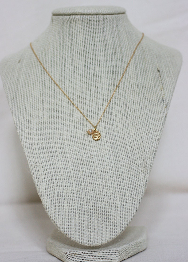 Dainty Leaf Pendant Necklace