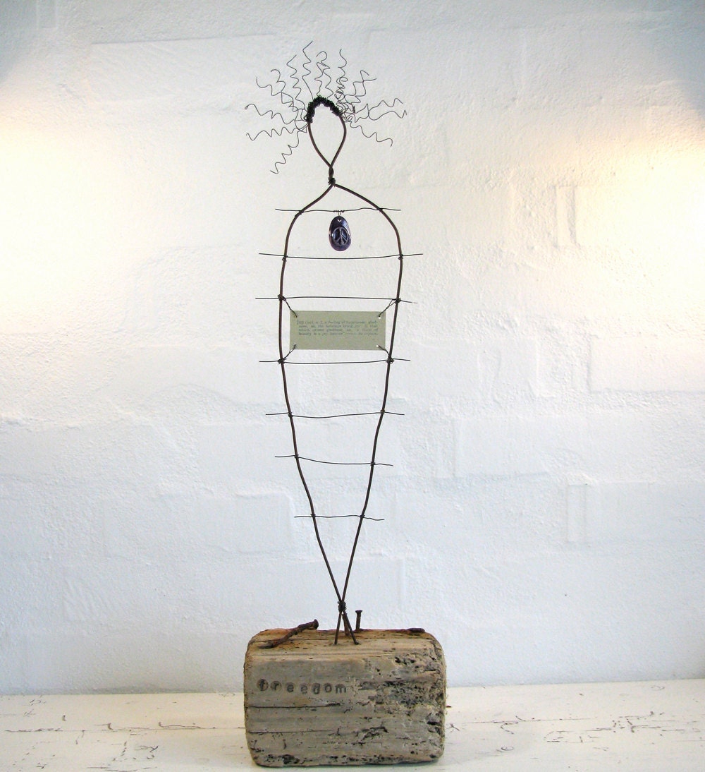 Sculpture made of Driftwood and Rustic Wire - Peace Art - Freedom Art - Mixed Media Wire and Wood Sculpture - idestudiet