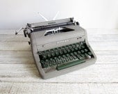 Vintage 1953 Royal Quiet DeLuxe Portable Typewriter w/ Case & Manual