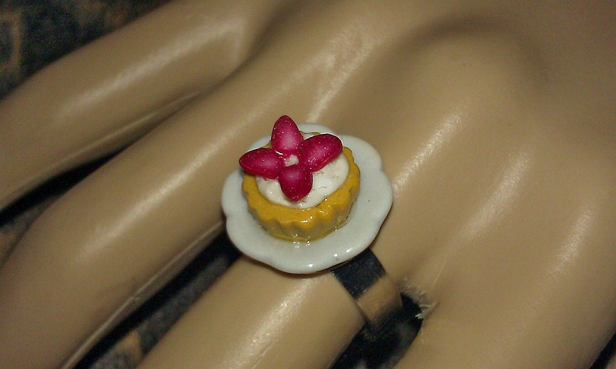 Super Cute Adjustable Mini Food Ring (Tart with 4 Sliced Strawberries on top) Sweets Dessert Kitsch Kawaii Vegan Fruit
