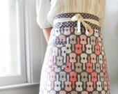 Michael Miller Retro Guitar reversible half apron - women's  - pink and grey polka dot