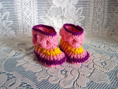 Crocodile stitch Baby Booties.  Crochet. Baby. Newborn to 3 months.
